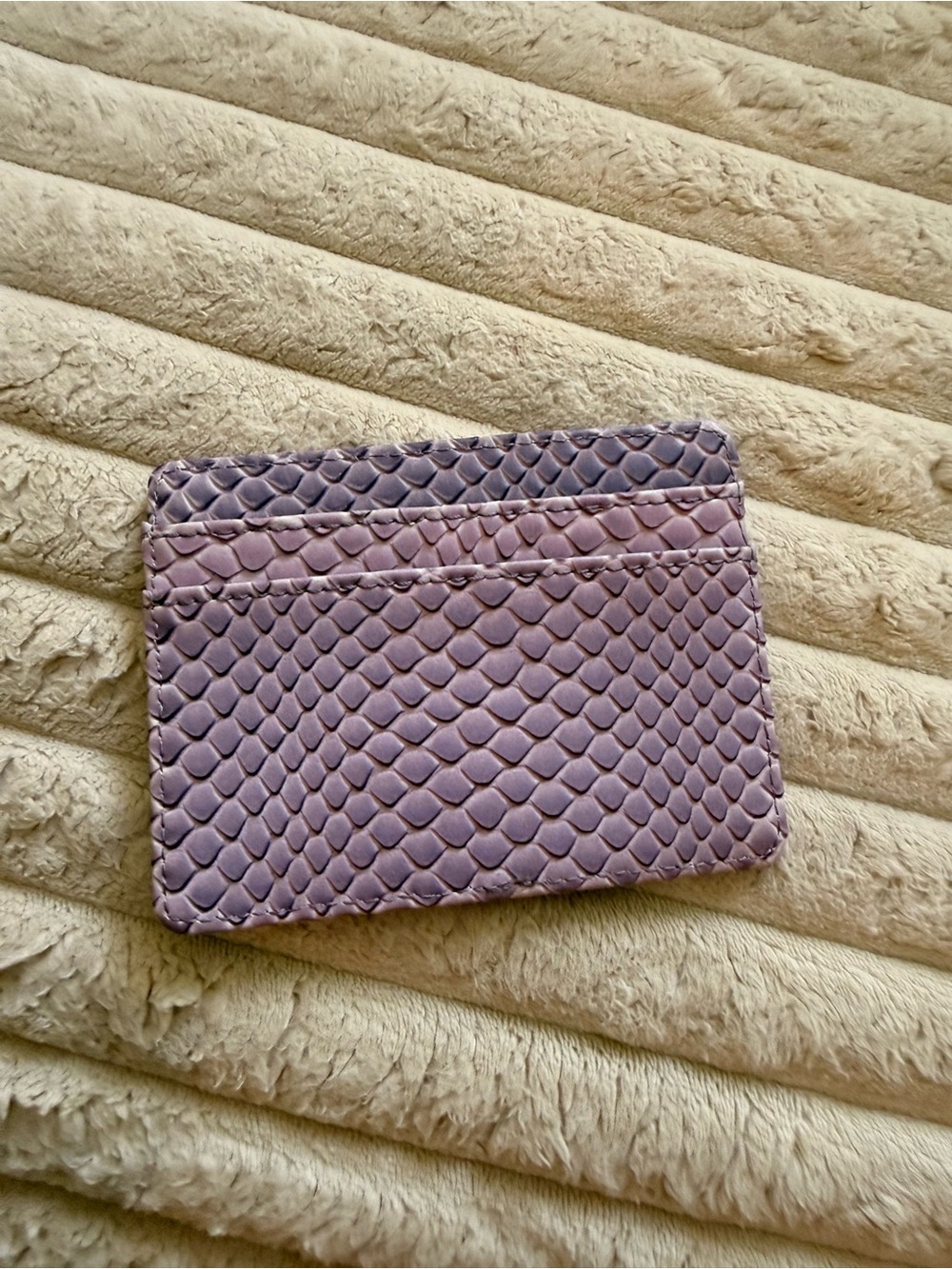 Kurt Geiger Lilac Card Holder - Picture 3 of 3